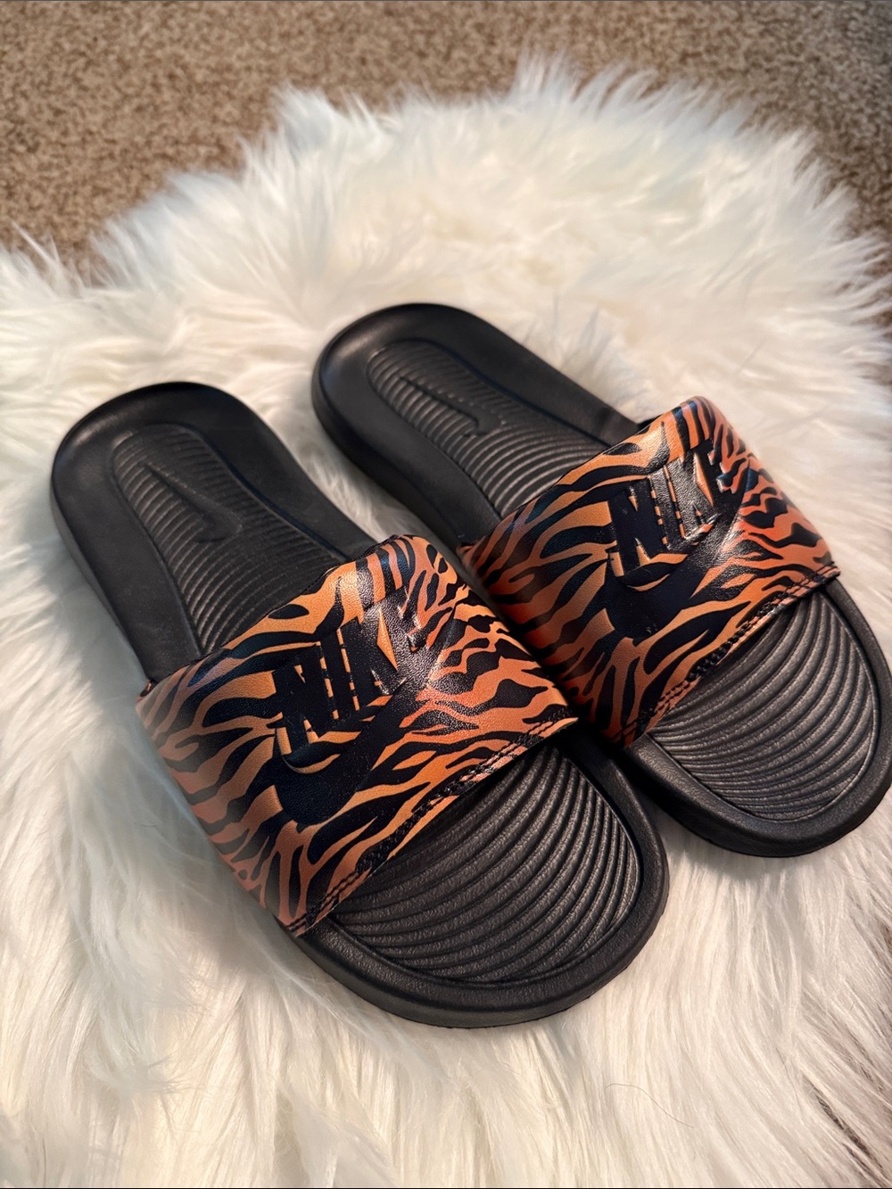 Nike slides size 6 NWOT
